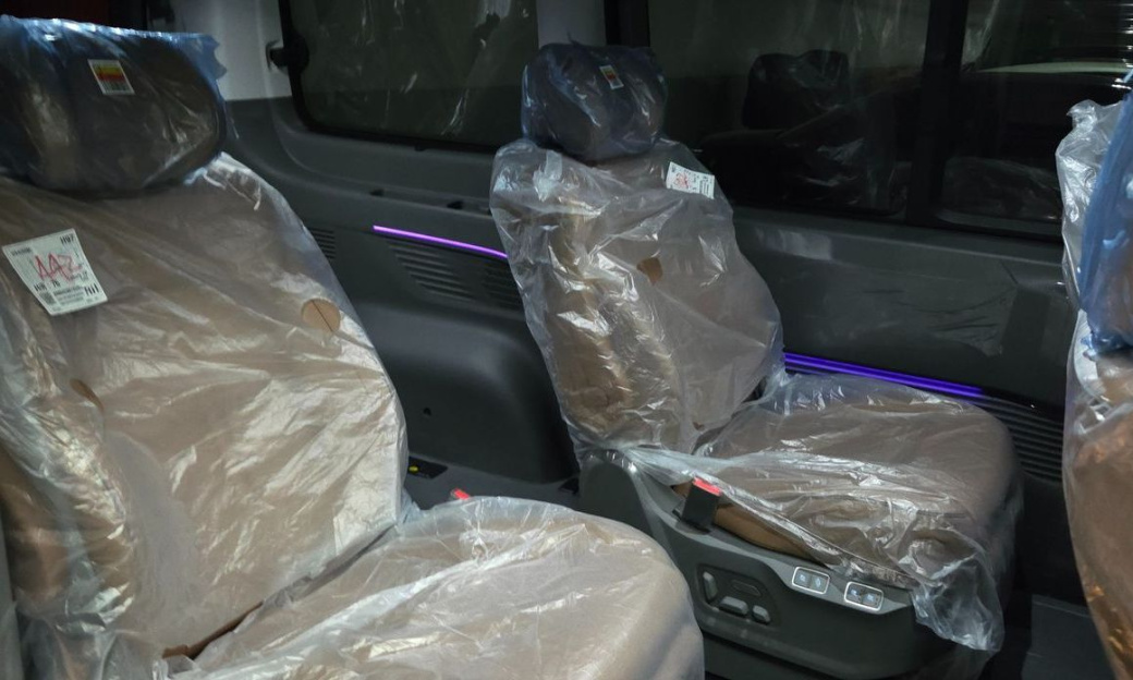 Hyundai Staria 4WD Lounge 7-Seater, 2025