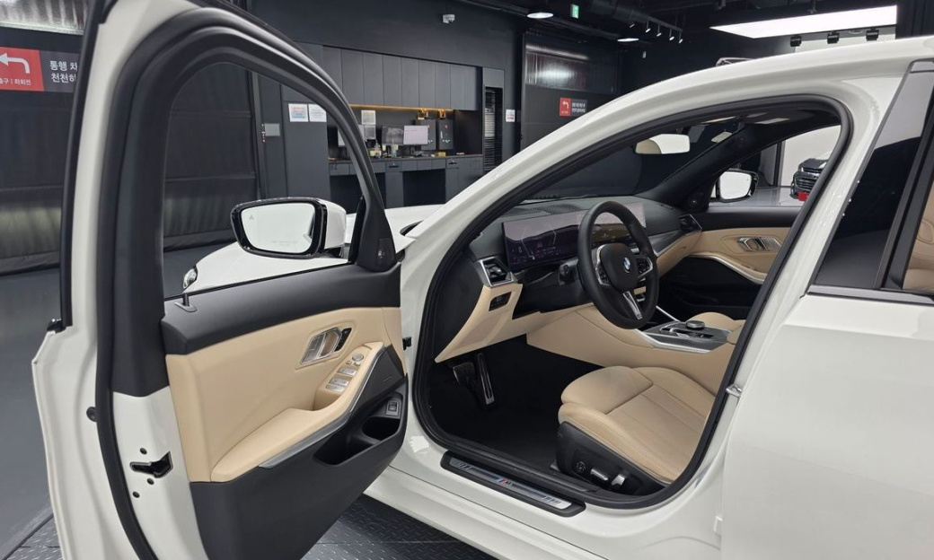 BMW 3-Series 320i M Sport, 2024
