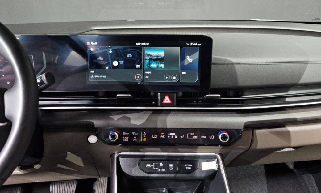 Kia Carnival 9-Seater Prestige, 2025