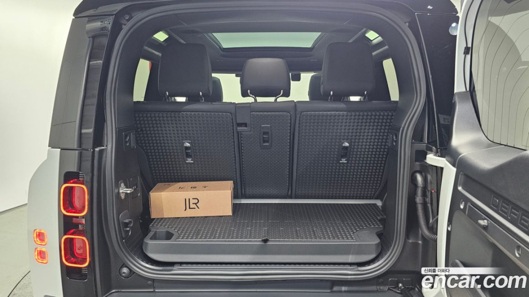 Land Rover Defender 90 D250 X-Dynamic SE, 2025