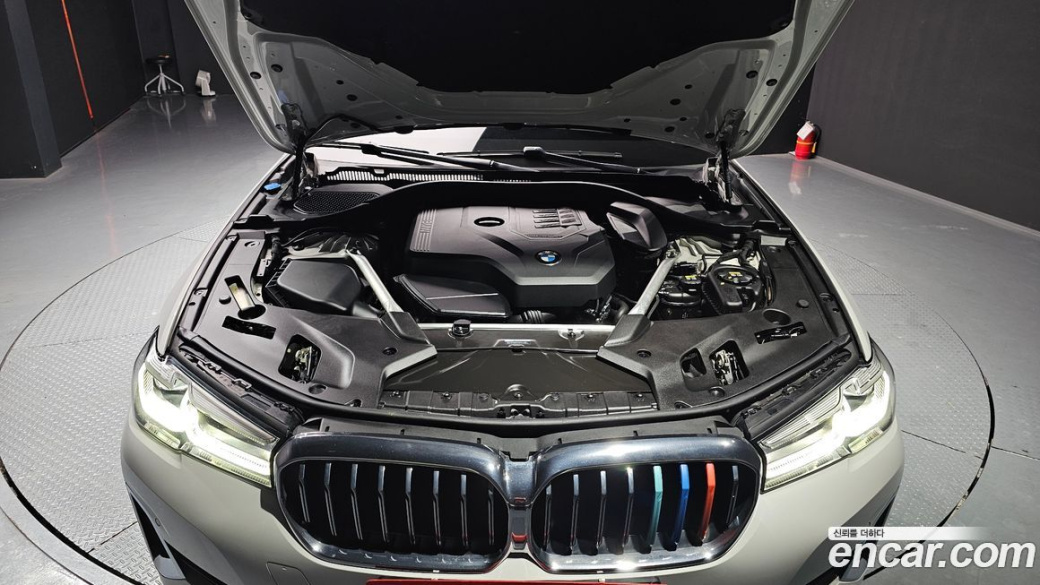 BMW 5-Series 530i xDrive Luxury, 2022