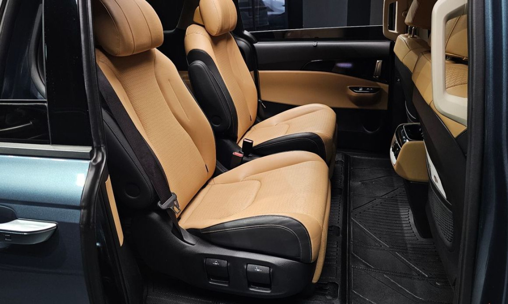 Kia Carnival 7-Seater Signature, 2023