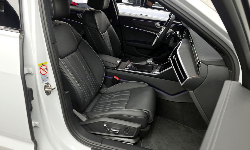 Audi A6 40 TDI Premium, 2025