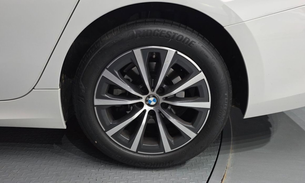 BMW 3-Series 320i, 2024
