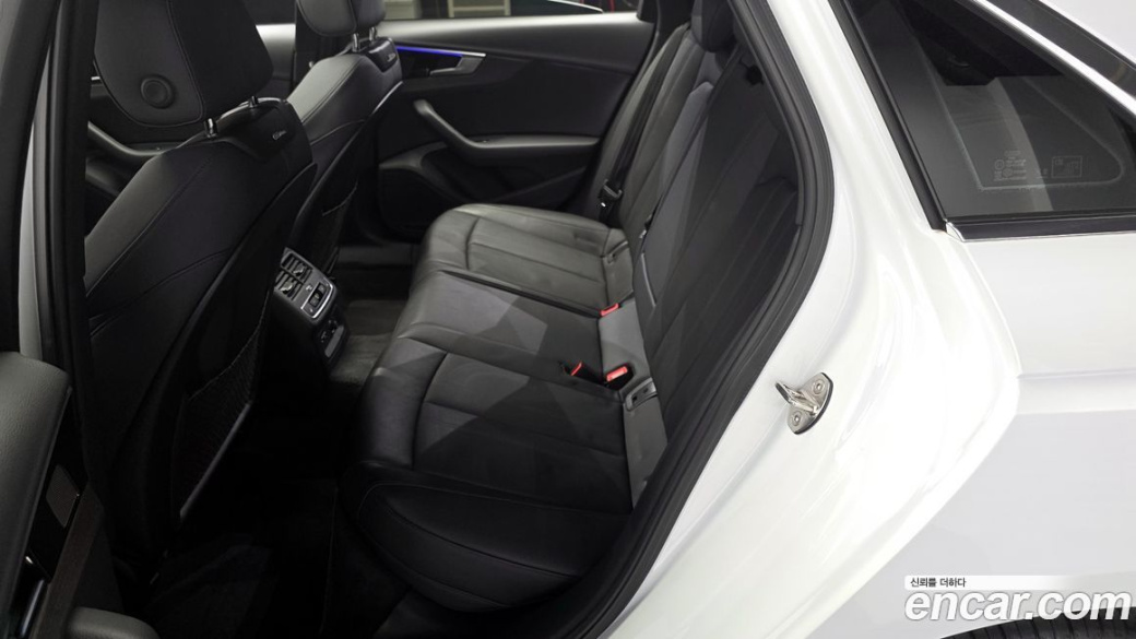 Audi A4 40 TFSI Premium, 2023