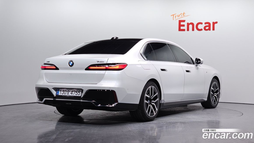 BMW 7-Series 740i xDrive M Sport, 2025