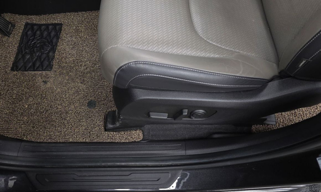 Kia Carnival 9-Seater Gravity, 2024