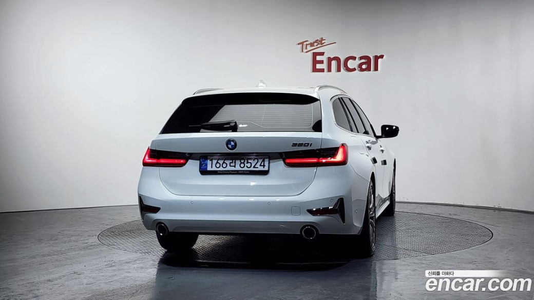 BMW 3-Series 320i Touring Luxury, 2022