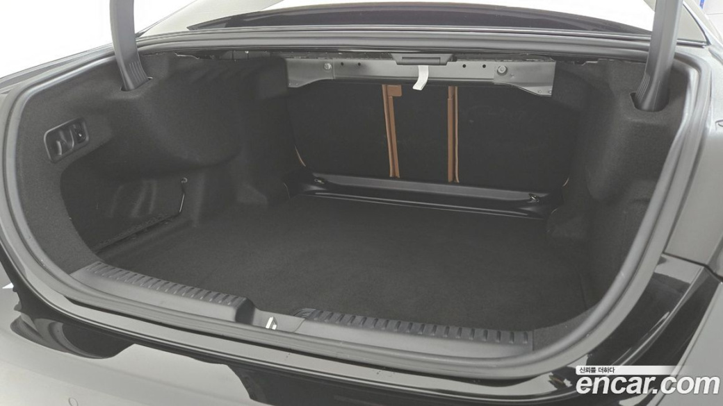 Mercedes-Benz E-Class E300 4MATIC Exclusive, 2025