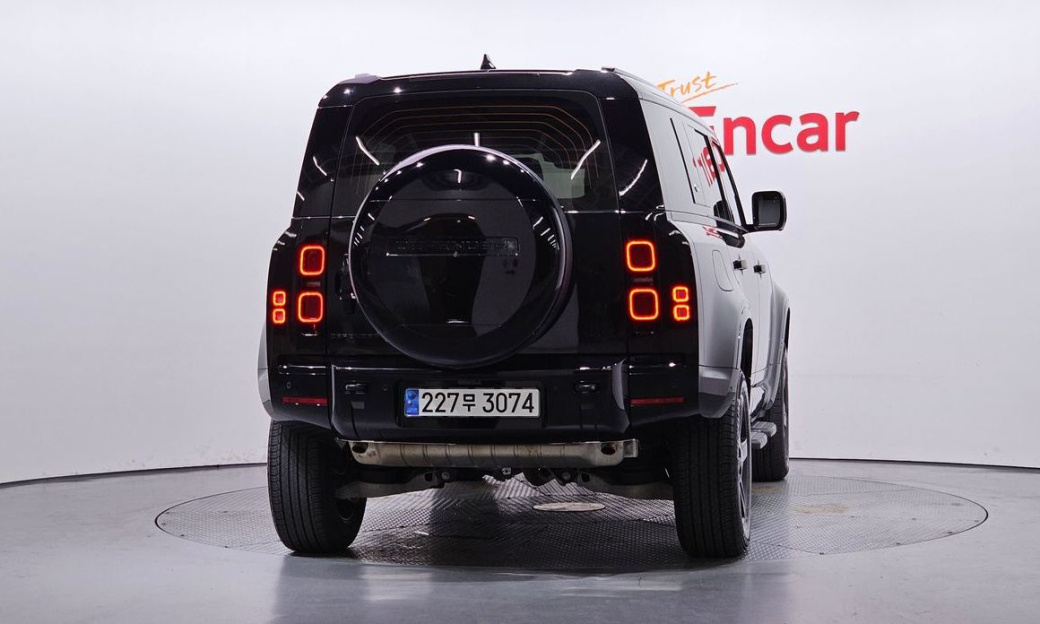 Land Rover Defender 110 P300 X-Dynamic SE, 2024