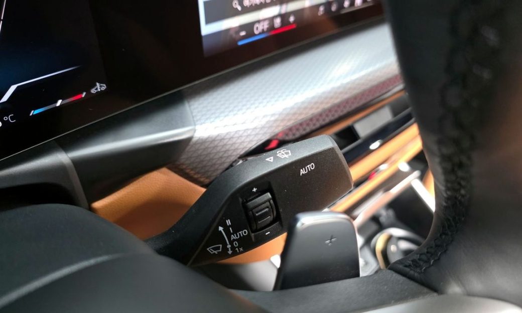 BMW 3-Series 320i M Sport, 2025