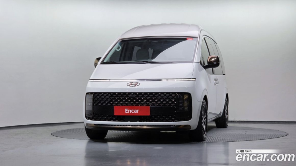 Hyundai Staria 4WD Lounge 7-Seater, 2023