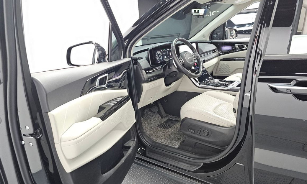 Kia Carnival 9-Seater Signature, 2023
