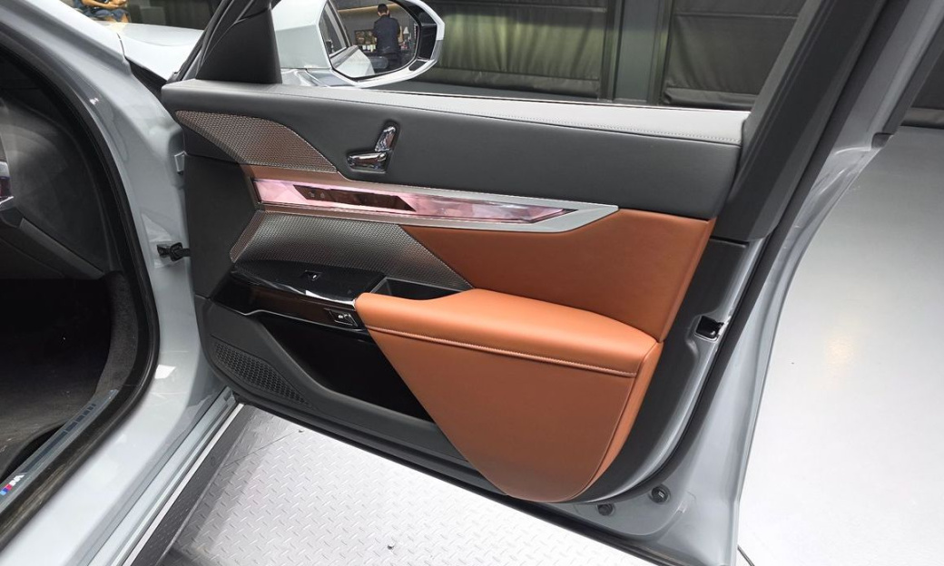 BMW 7-Series 740d xDrive M Sport, 2025