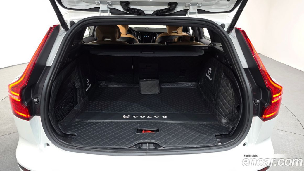 Volvo V60 B5 Ultimate AWD, 2023