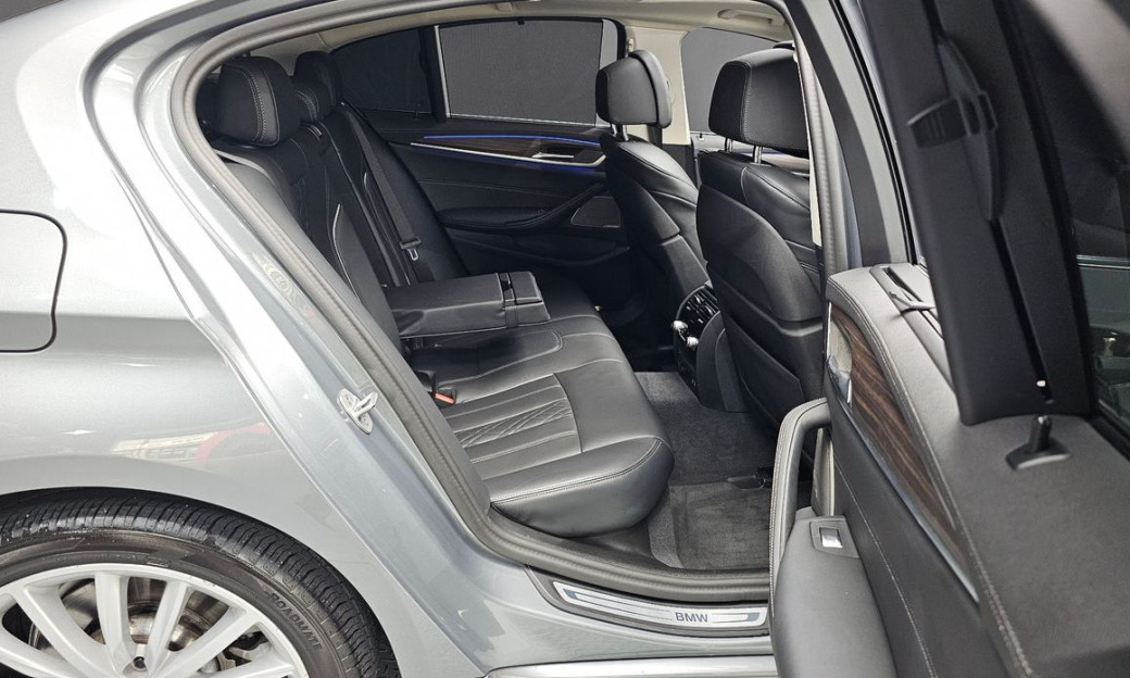 BMW 5-Series 530i xDrive Luxury, 2023