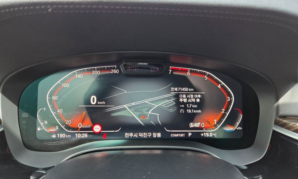 BMW 5-Series 520i Luxury, 2022