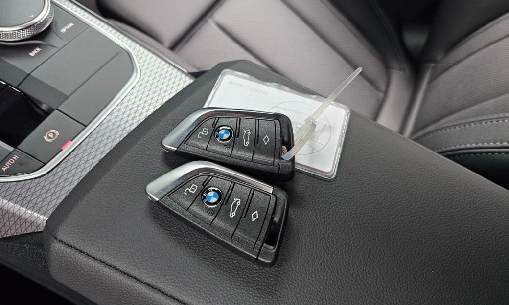 BMW 3-Series 320i M Sport, 2025