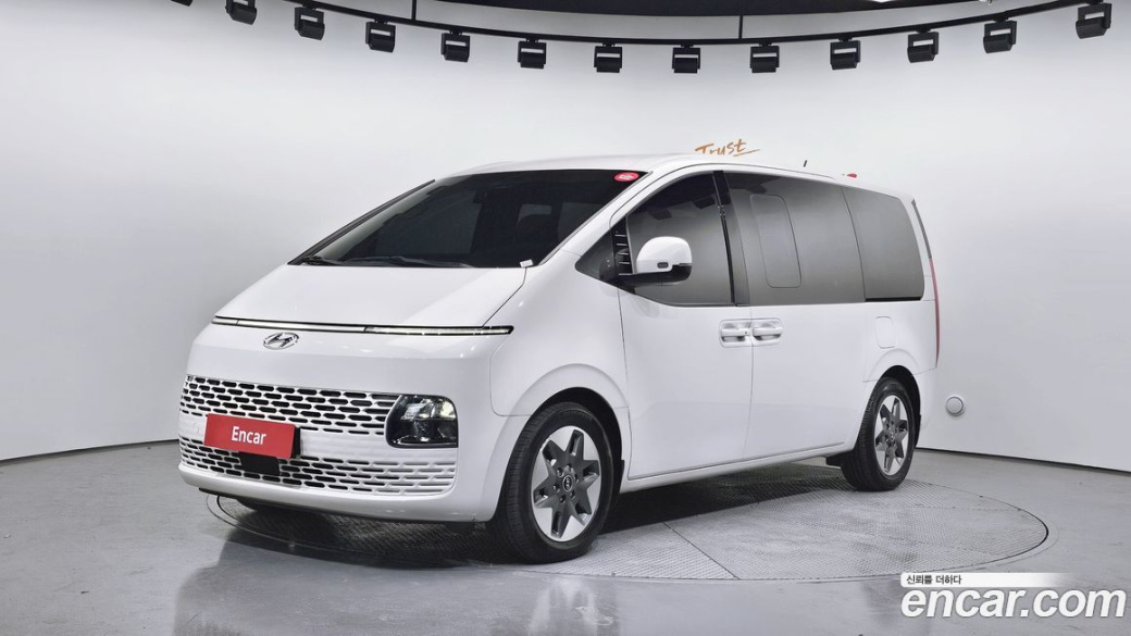 Hyundai Staria 4WD Tourer 9-Seater, 2023