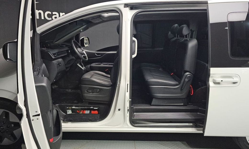 Hyundai Staria Tourer 9-Seater, 2024