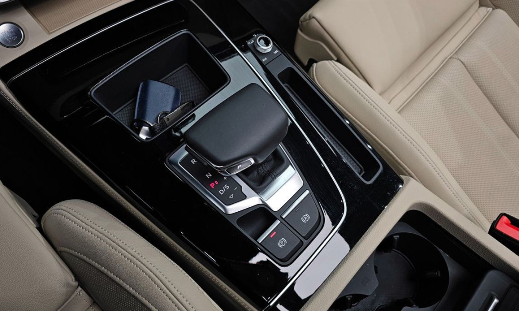 Audi Q5 45 TFSI Quattro Premium, 2024