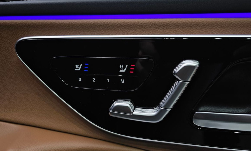 Mercedes-Benz E-Class E300 4MATIC AMG Line, 2025