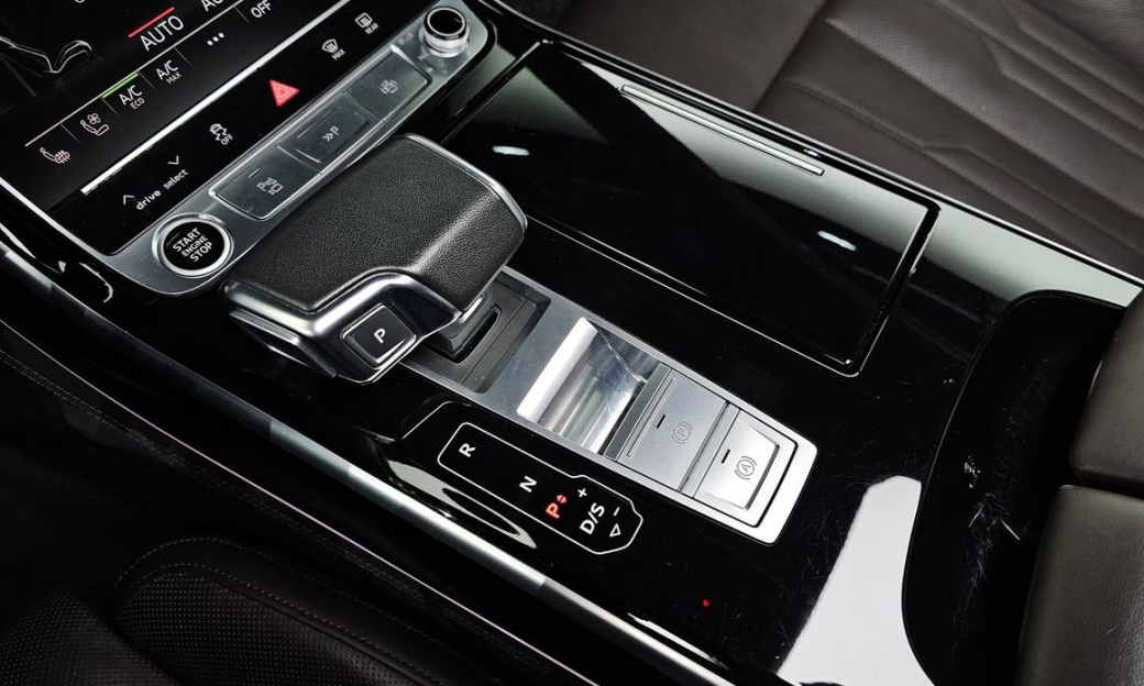 Audi A8 55 TFSI Quattro LWB, 2021