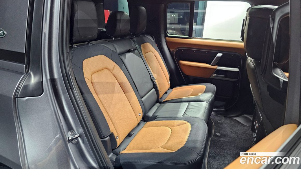 Land Rover Defender 110 P300 X-Dynamic SE, 2024