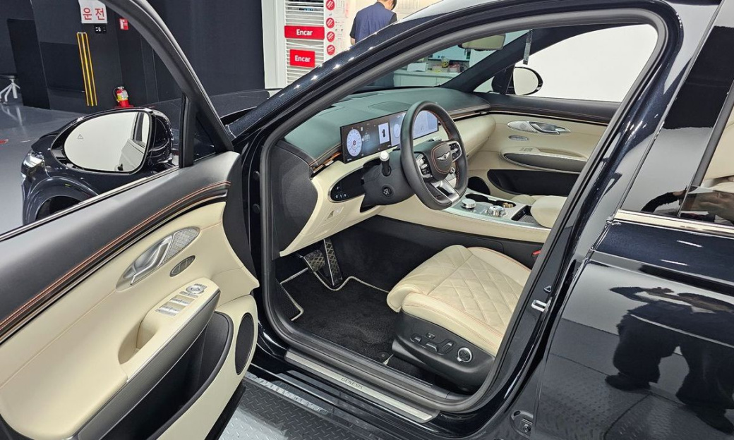 Genesis GV70 2.5T Gasoline AWD, 2025