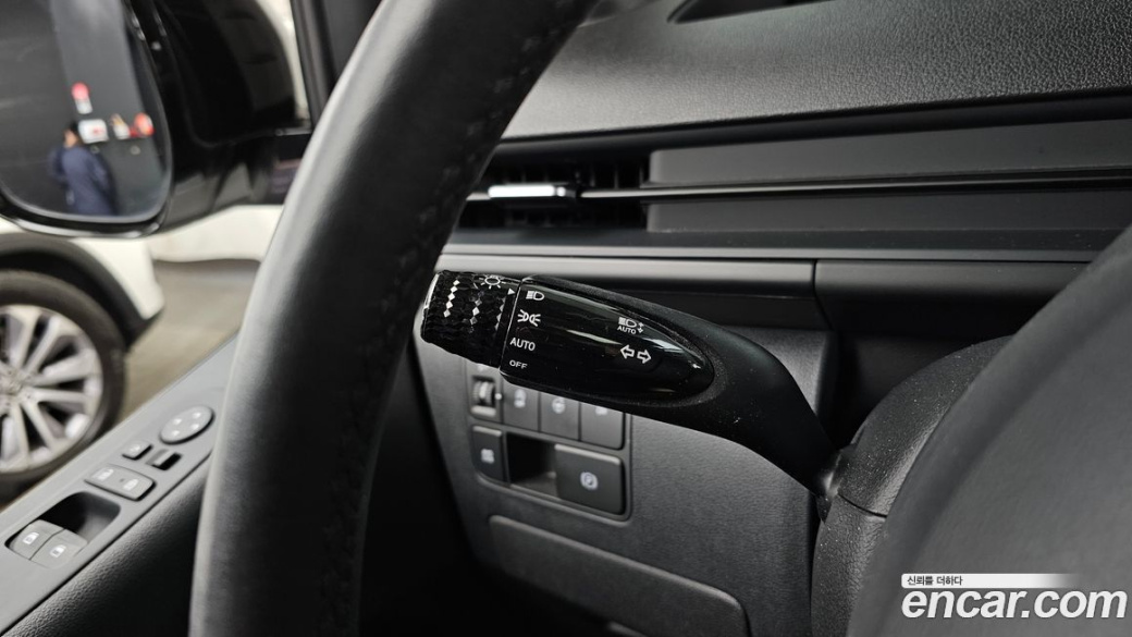 Hyundai Staria 4WD Tourer 9-Seater, 2024