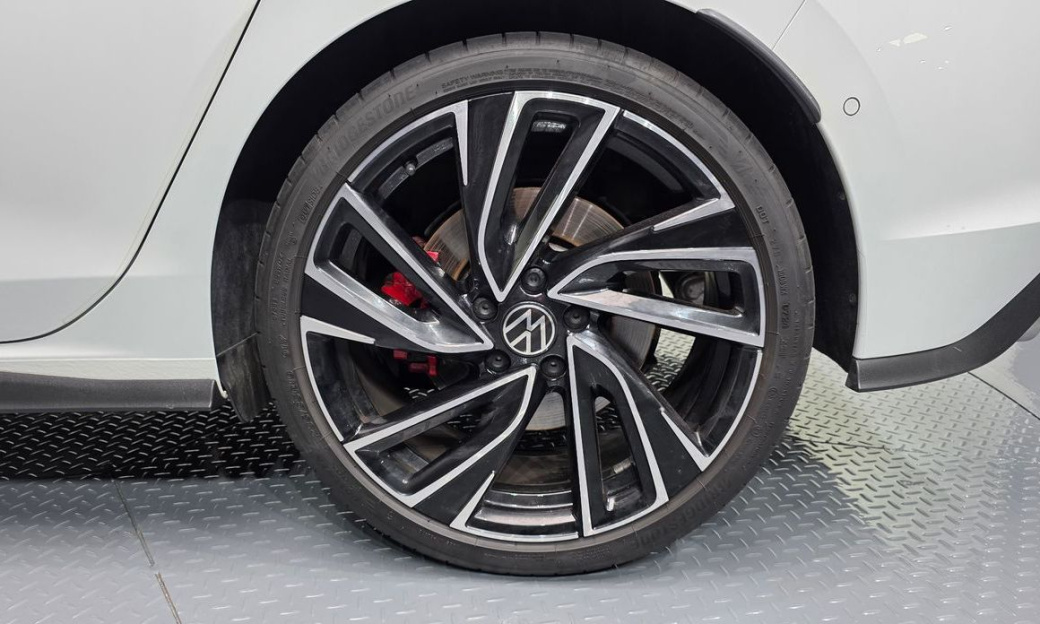 Volkswagen Golf 2.0 GTI, 2024