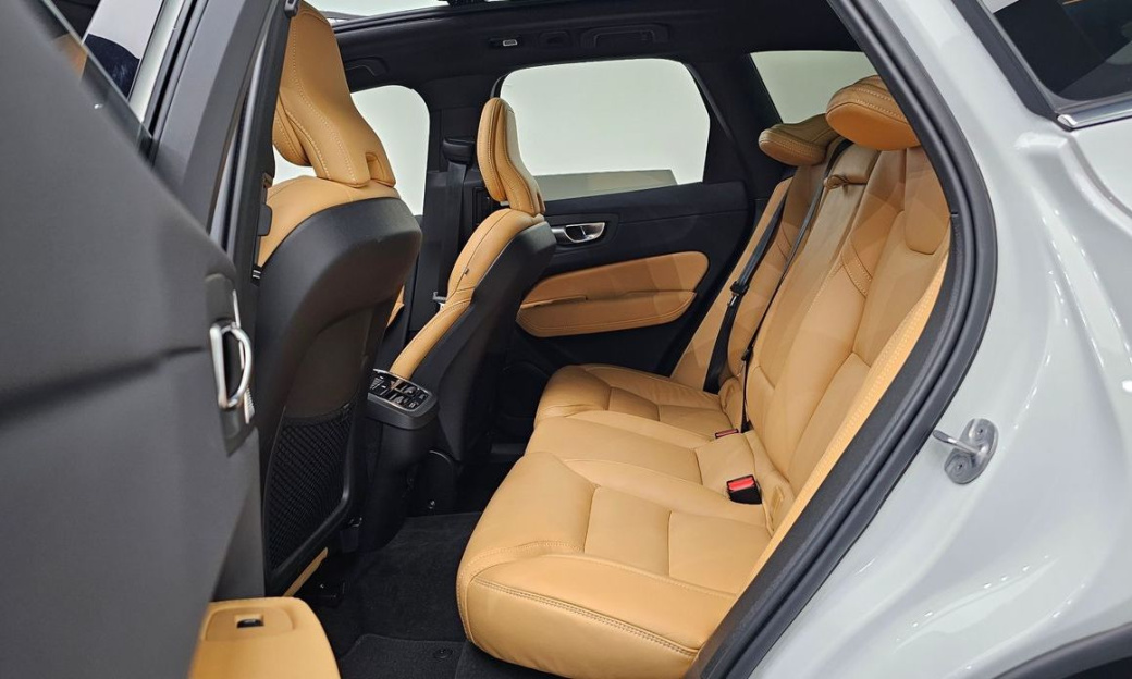 Volvo XC60 B6 Ultimate Bright, 2024