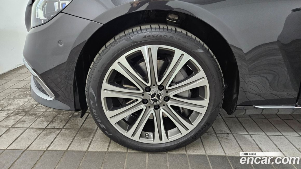 Mercedes-Benz E-Class E350 4MATIC Exclusive, 2023