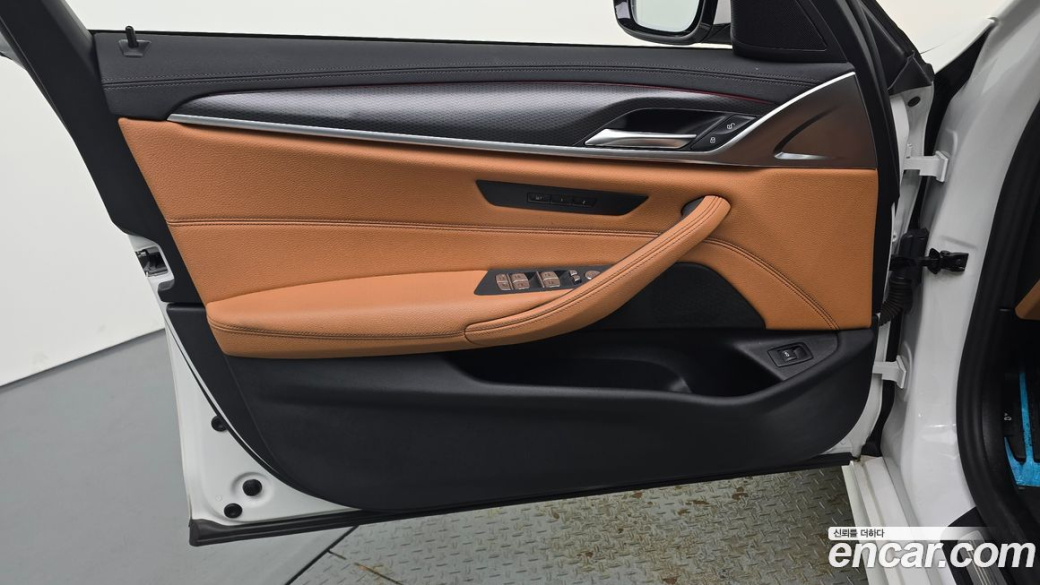 BMW 5-Series 520i M Sport, 2023