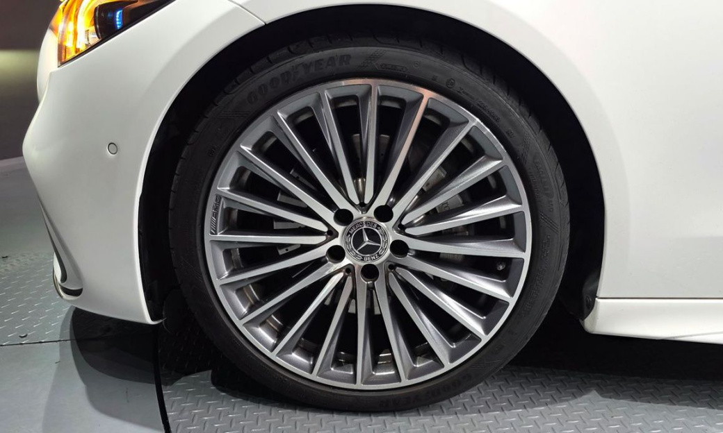 Mercedes-Benz C-Class C300 4MATIC AMG Line, 2023