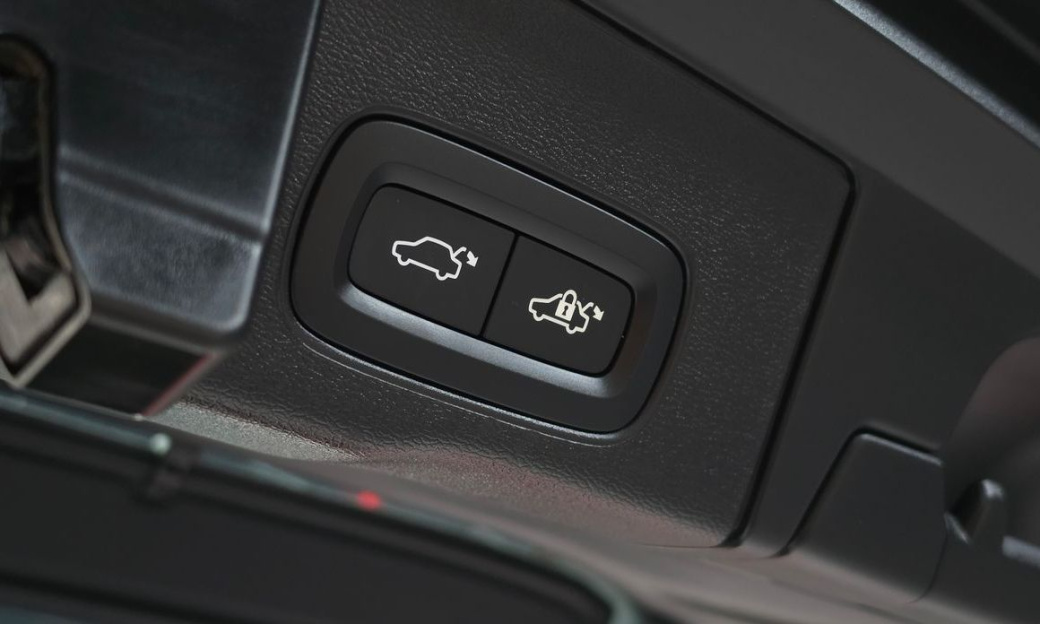Volvo XC60 B5 Ultimate Bright, 2024