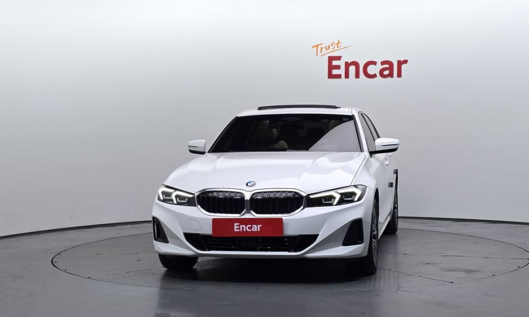 BMW 3-Series 320i, 2024