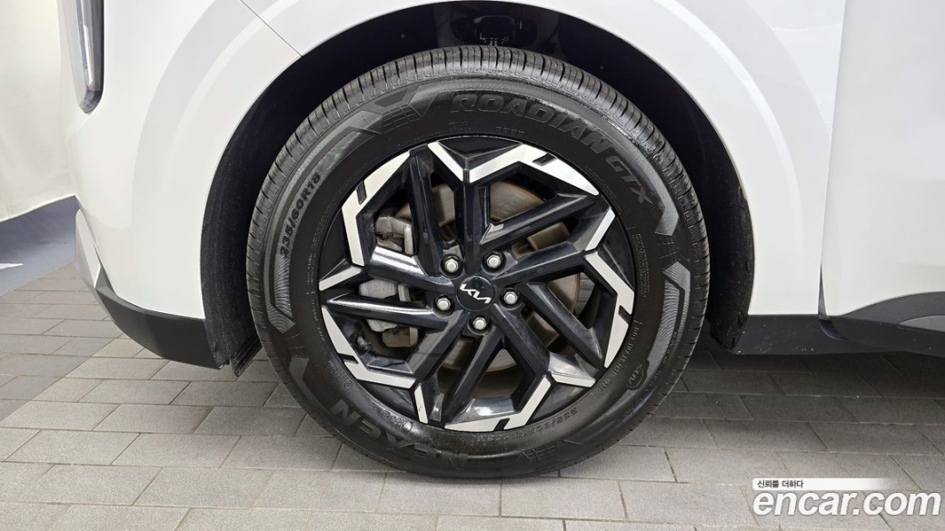 Kia Carnival 9-Seater Prestige, 2024