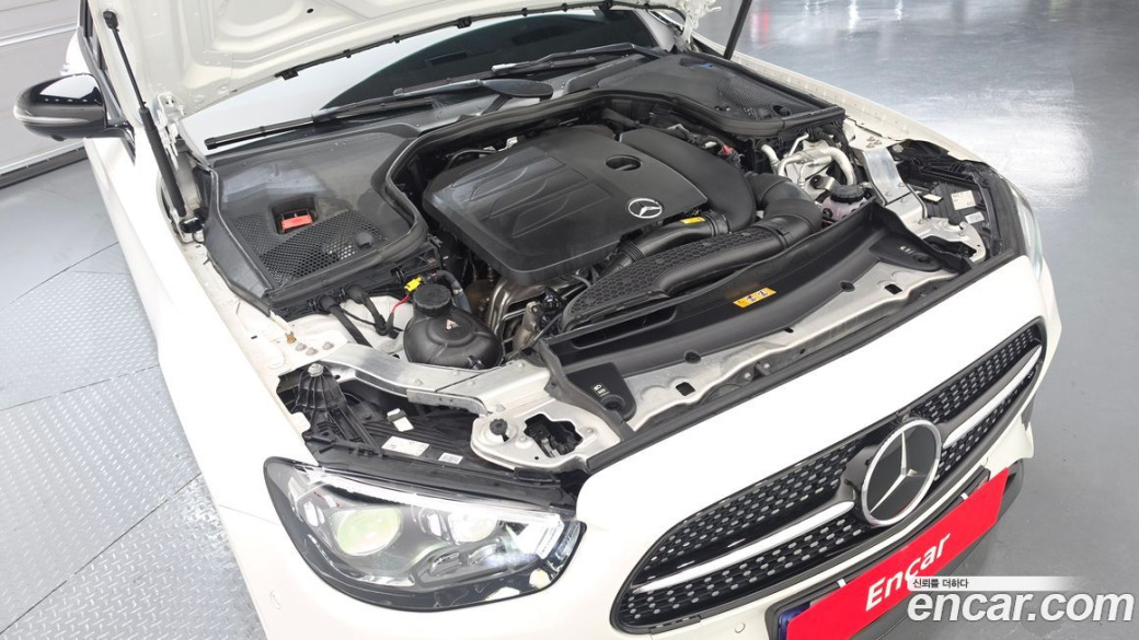 Mercedes-Benz E-Class E350 4MATIC AMG Line, 2023