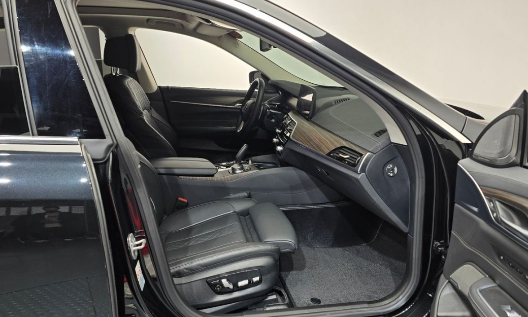 BMW Gran Turismo 630i xDrive Luxury, 2024