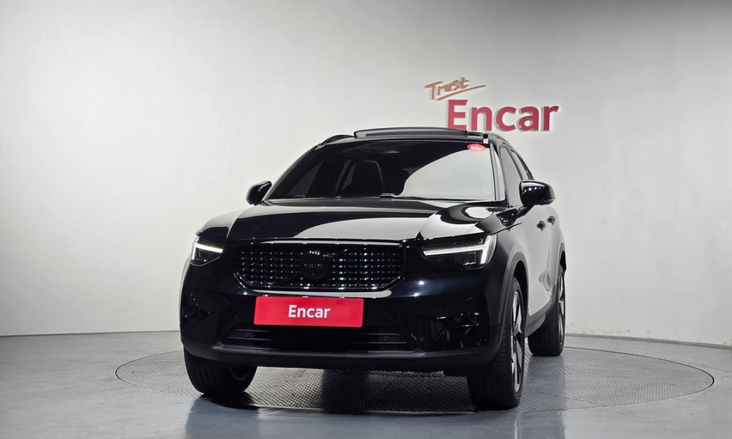Volvo XC40 B4 Black Edition, 2025