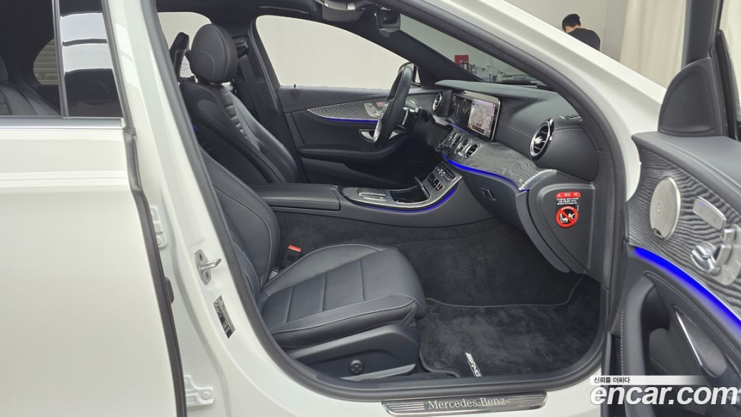 Mercedes-Benz E-Class E350 4MATIC AMG Line, 2022