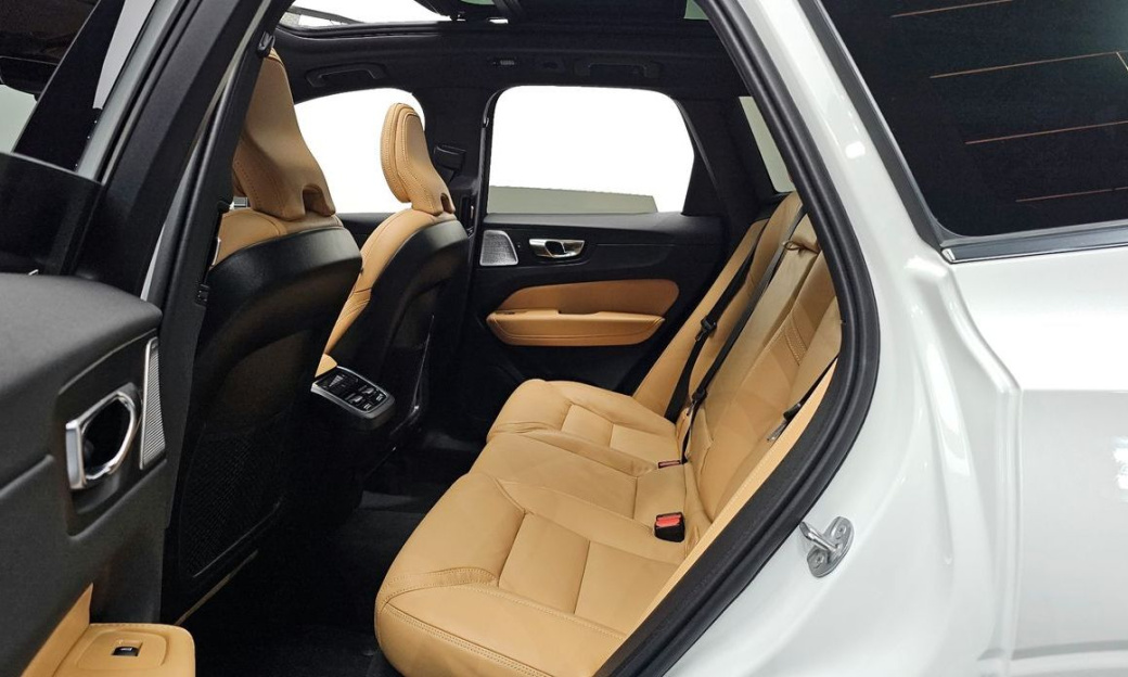 Volvo XC60 B6 Ultra Bright, 2025