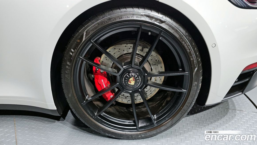 Porsche 911 Carrera 4 GTS, 2022