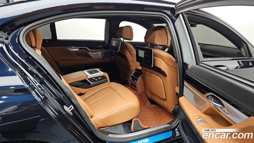 BMW 7-Series M760Li xDrive, 2022