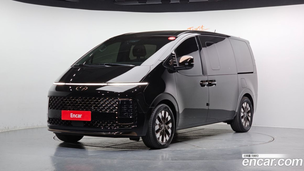 Hyundai Staria Lounge 9-Seater, 2022