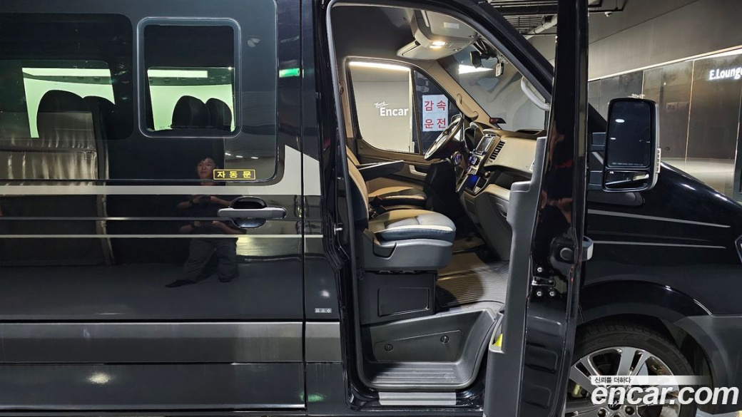 Hyundai Solati 15-seater, 2023