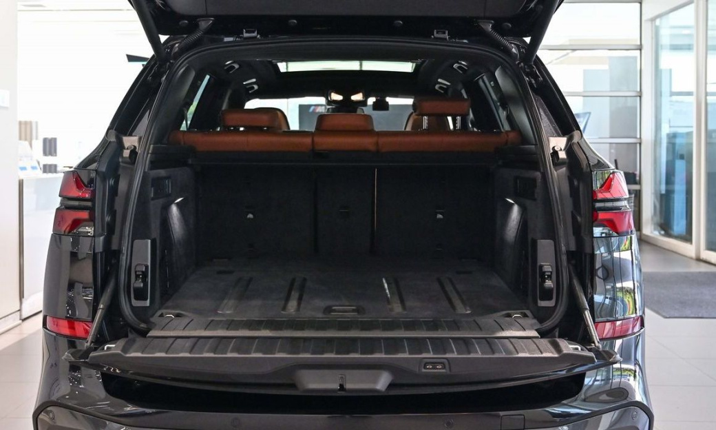 BMW X5 M60i, 2024