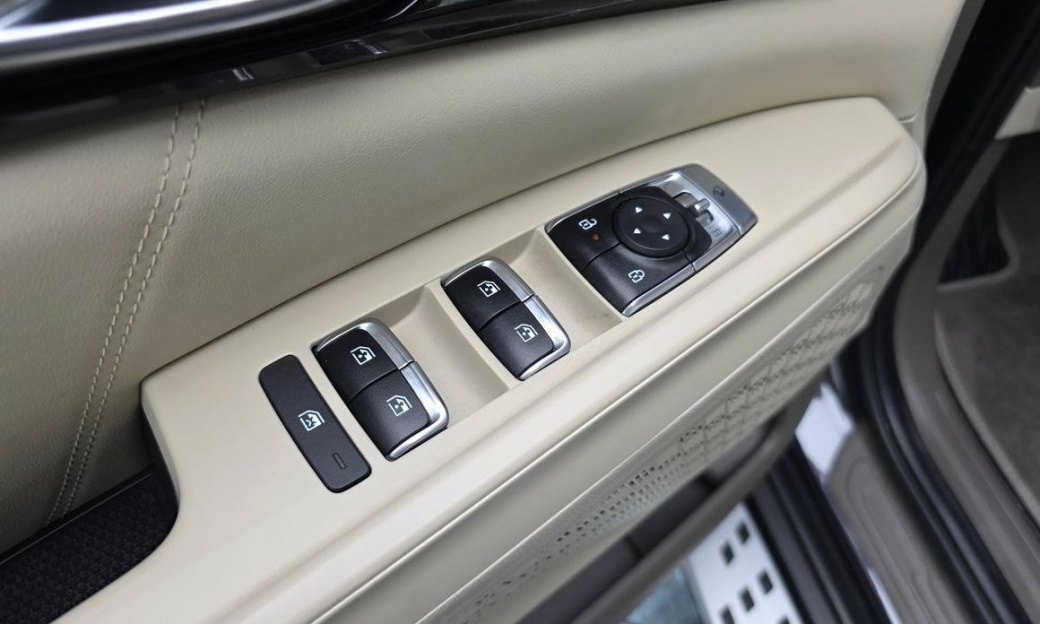 Kia Carnival 7-Seater Signature, 2024