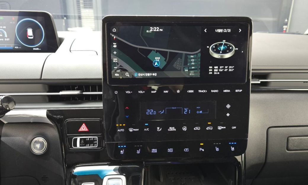 Hyundai Staria 4WD Lounge 9-Seater, 2025